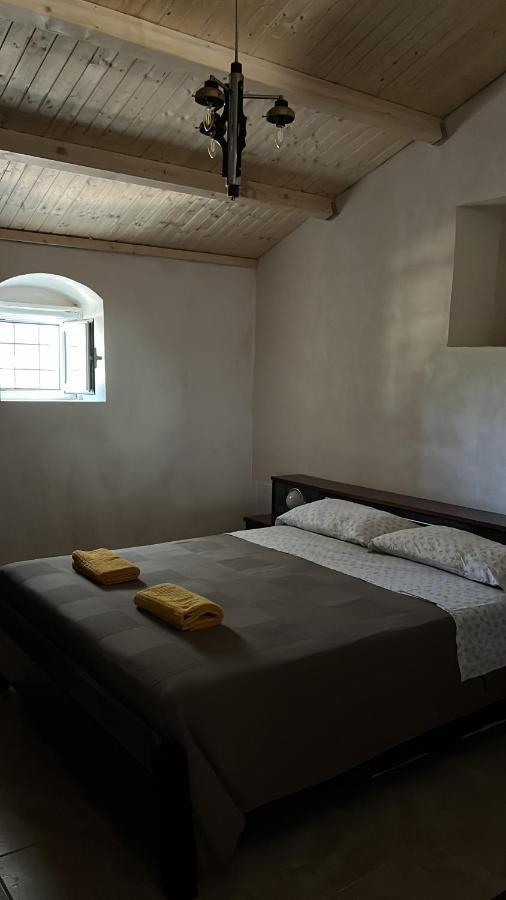 Casa Di Mirto Bed & Breakfast Chiaramonte Gulfi Bagian luar foto