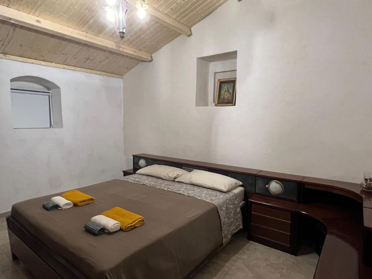 Casa Di Mirto Bed & Breakfast Chiaramonte Gulfi Bagian luar foto