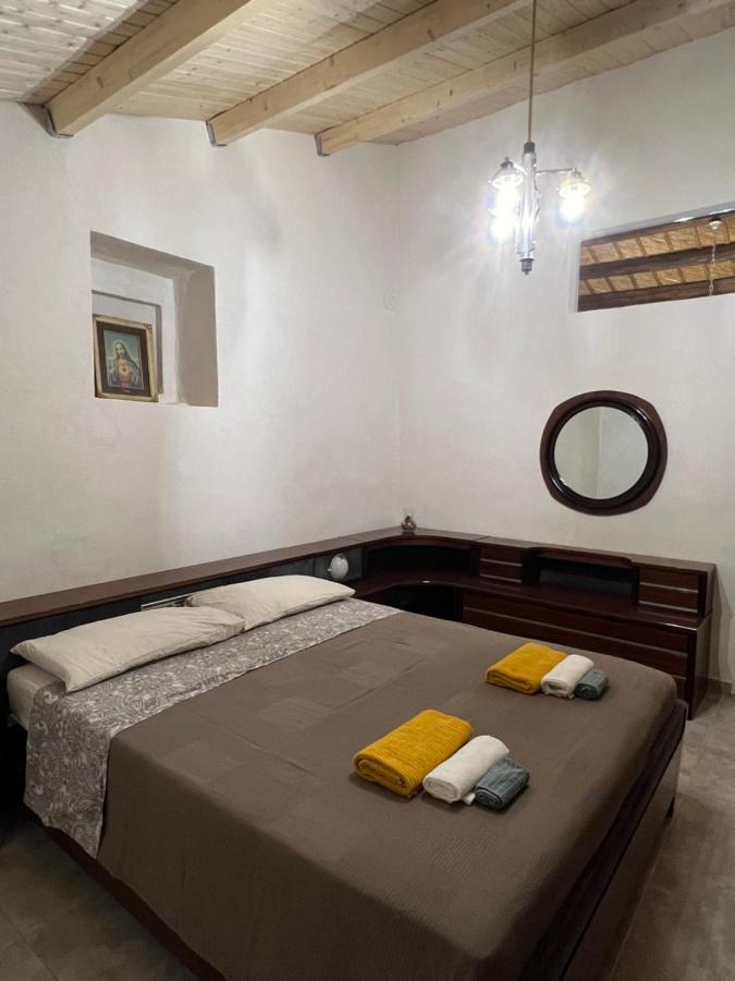 Casa Di Mirto Bed & Breakfast Chiaramonte Gulfi Bagian luar foto