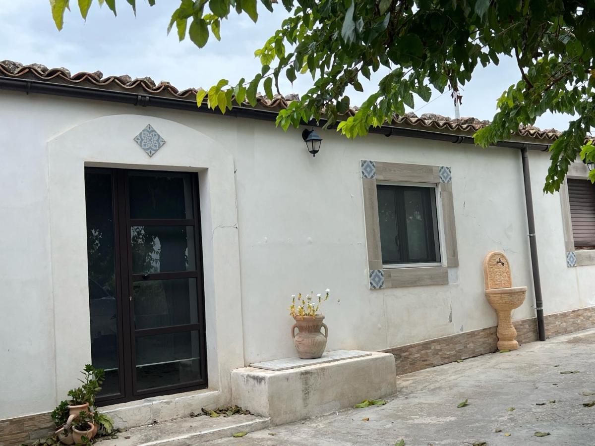 Casa Di Mirto Bed & Breakfast Chiaramonte Gulfi Bagian luar foto